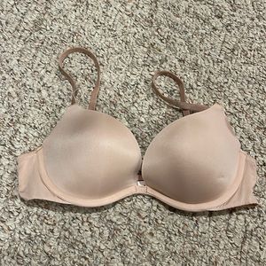 Victoria’s Secret push up bra. Size: 34B.
